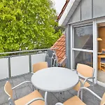 Aquaris, 10 Apartman
